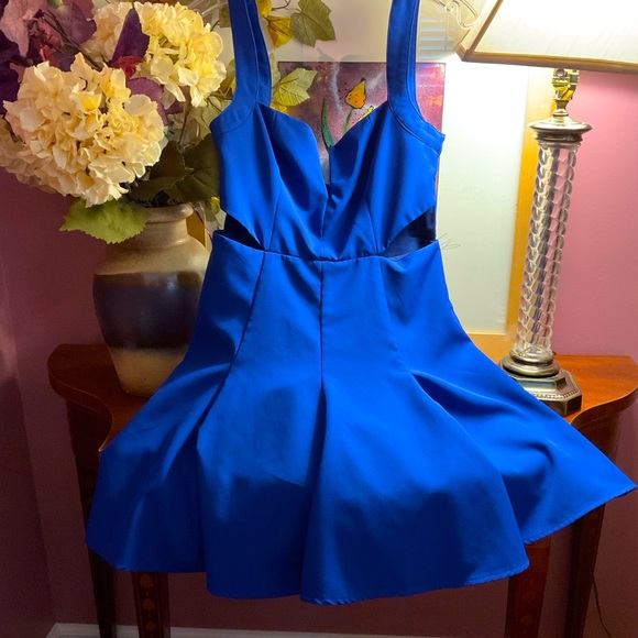 SUPER DOWN ROYAL BLUE mini dress cut-out/ with flair skirt SIZE S - Picture 2 of 7